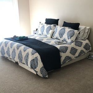 Pottery Barn.King size Duvet Cover & 2 King Size Shams